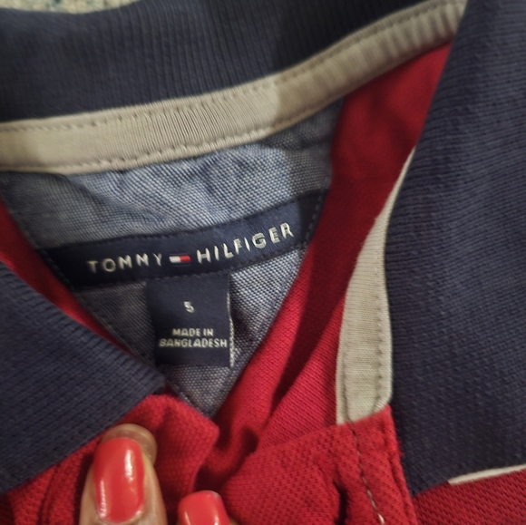 Kids red Tommy Hilfiger polo tee size 5 - Picture 4 of 5
